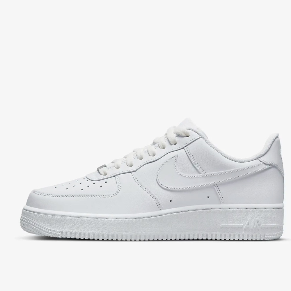 Nike Air Force 1 size 8 (EU 39)